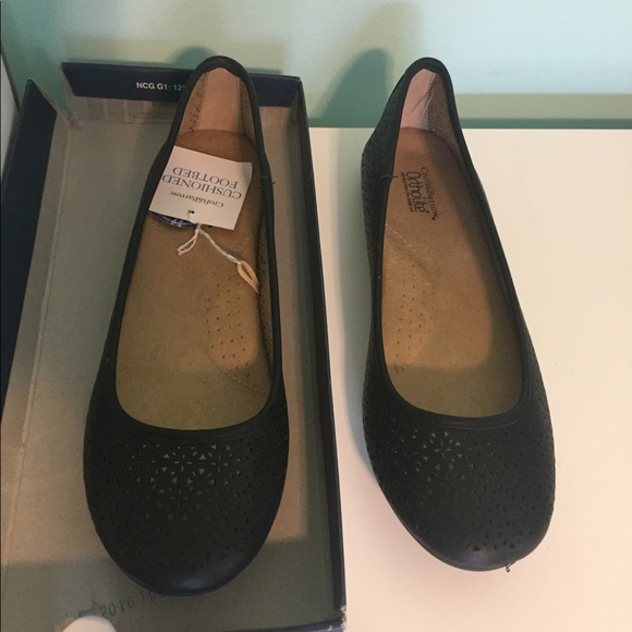 Croft and Barrow Flats 9.5 NWT - Picture 4 of 10